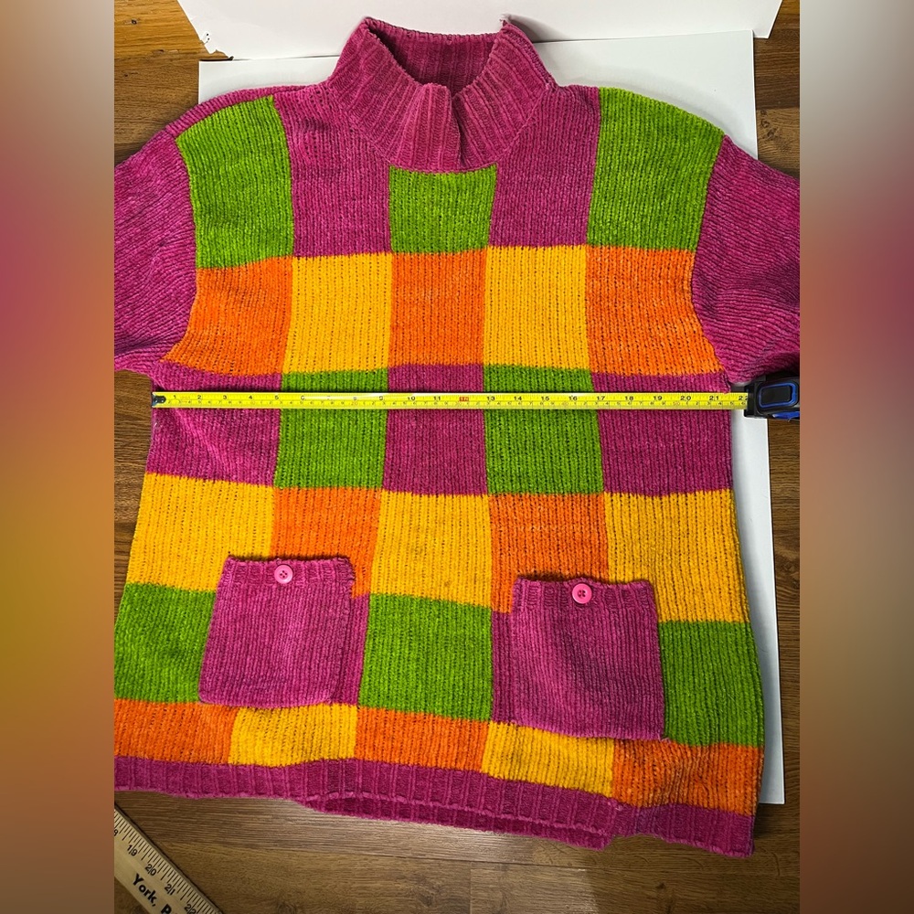 Grannycore Granny Square chunky pullover knit sweater with front button pockets - Picture 4 of 8